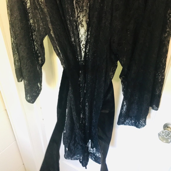 New Black Lace Cacique Robe - Picture 4 of 6